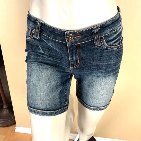 2/$20 Streetwear Society Low-rise Denim Jean Shorts - Picture 2 of 11